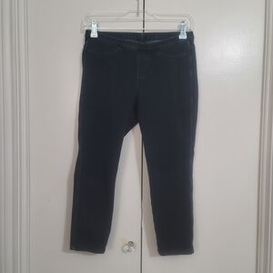 HUE Blue  Pull-On Stretch Capri Pants